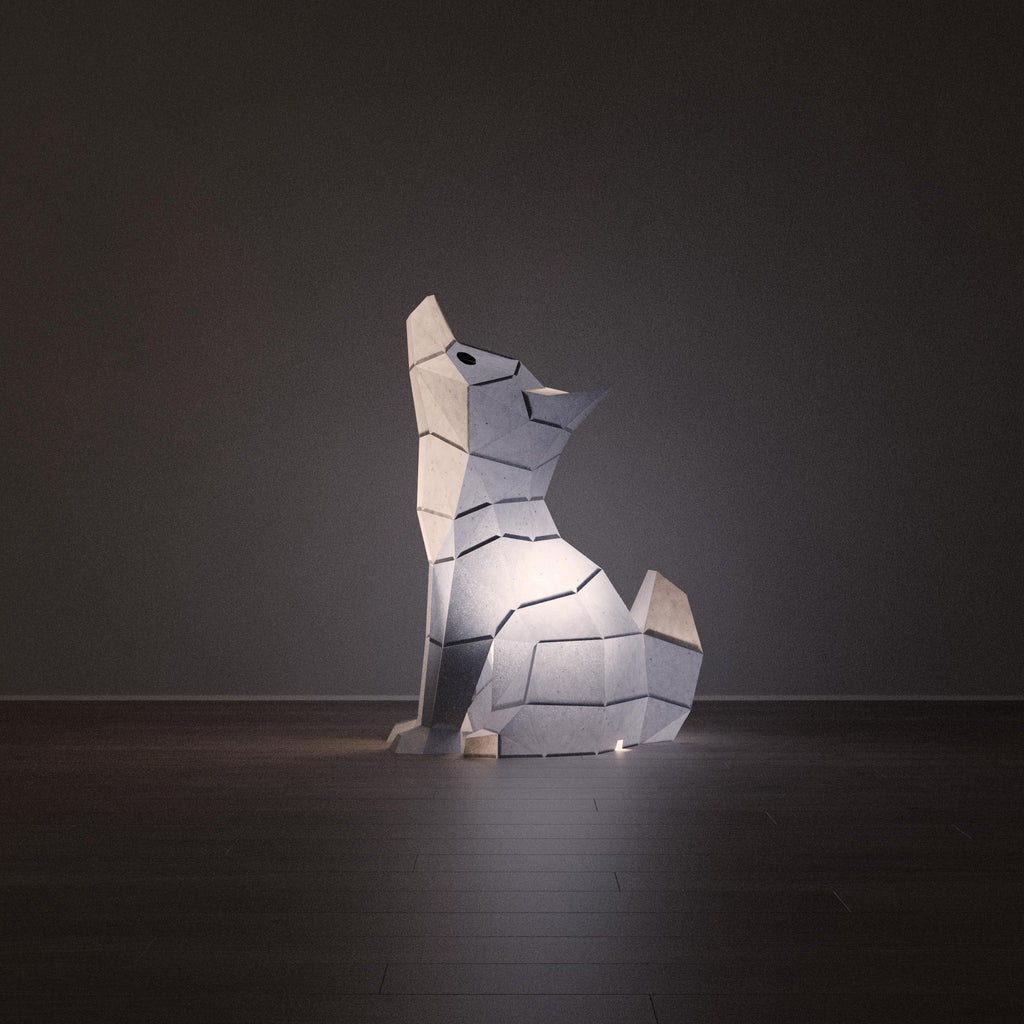 Veilleuse Loup en papier, elle est ici allumé et nous avons une vue de côté