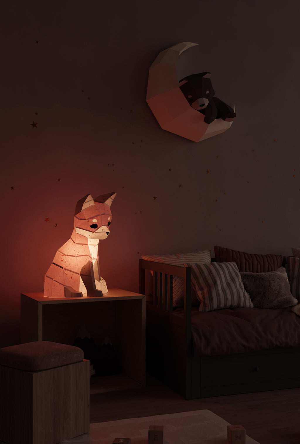 mise en situation dans une chambre d'enfant de la veilleuse renard et de l'applique murale ourson