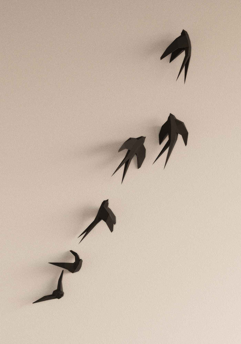 photo des 6 appliques murales des hirondelles. Les oiseaux sont en vol.