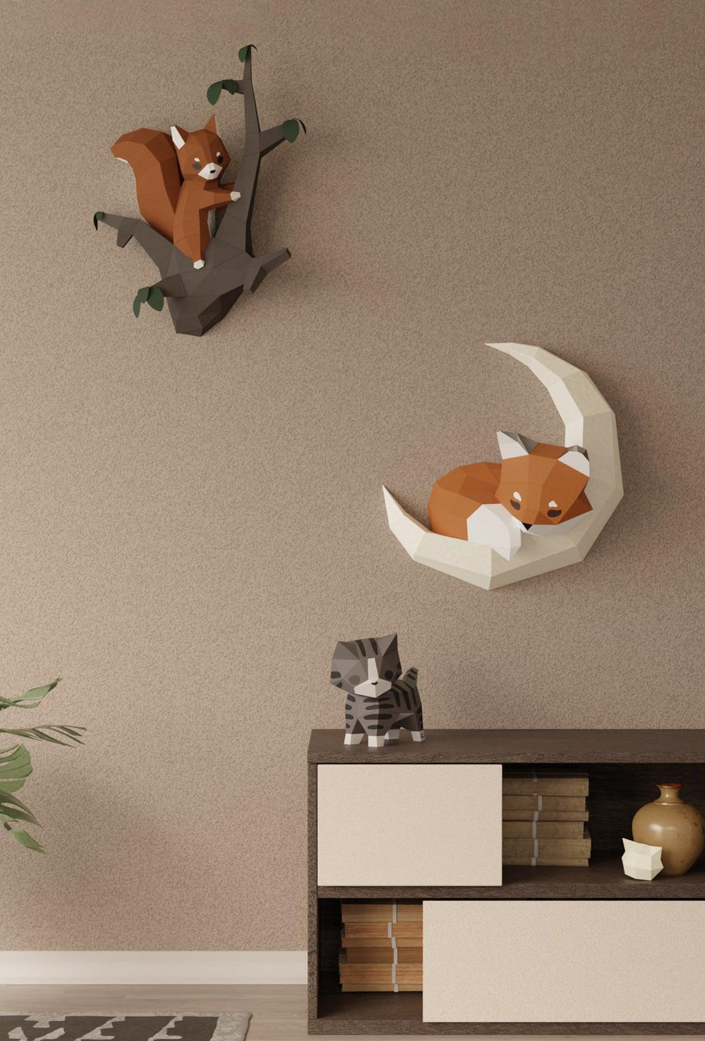 mise en situation dans une chambre d'enfant des appliques murales Kitsu l'écureuil et Shiro le renard
